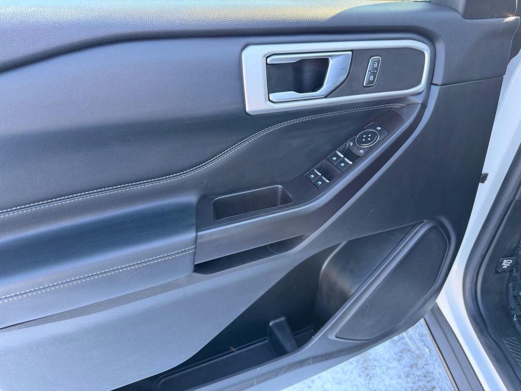 Used 2020 Ford Explorer XLT w/ Equipment Group 202A image 12