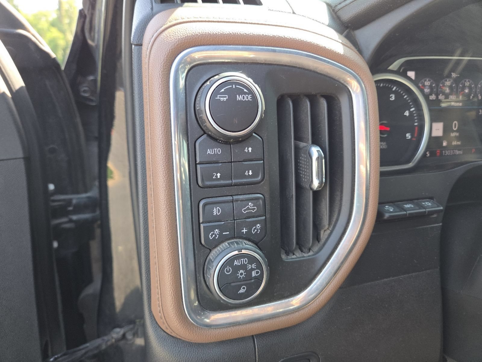 Used 2020 Chevrolet Silverado 2500 High Country w/ Technology Package AWD/4WD image 5