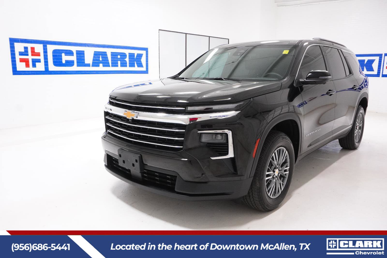 Used 2025 Chevrolet Traverse LT w/ Driver Confidence Package image 1