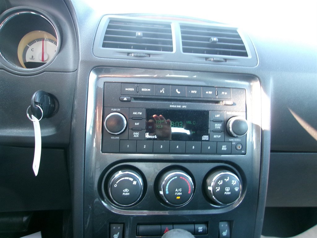 Used 2010 Dodge Challenger SE image 25