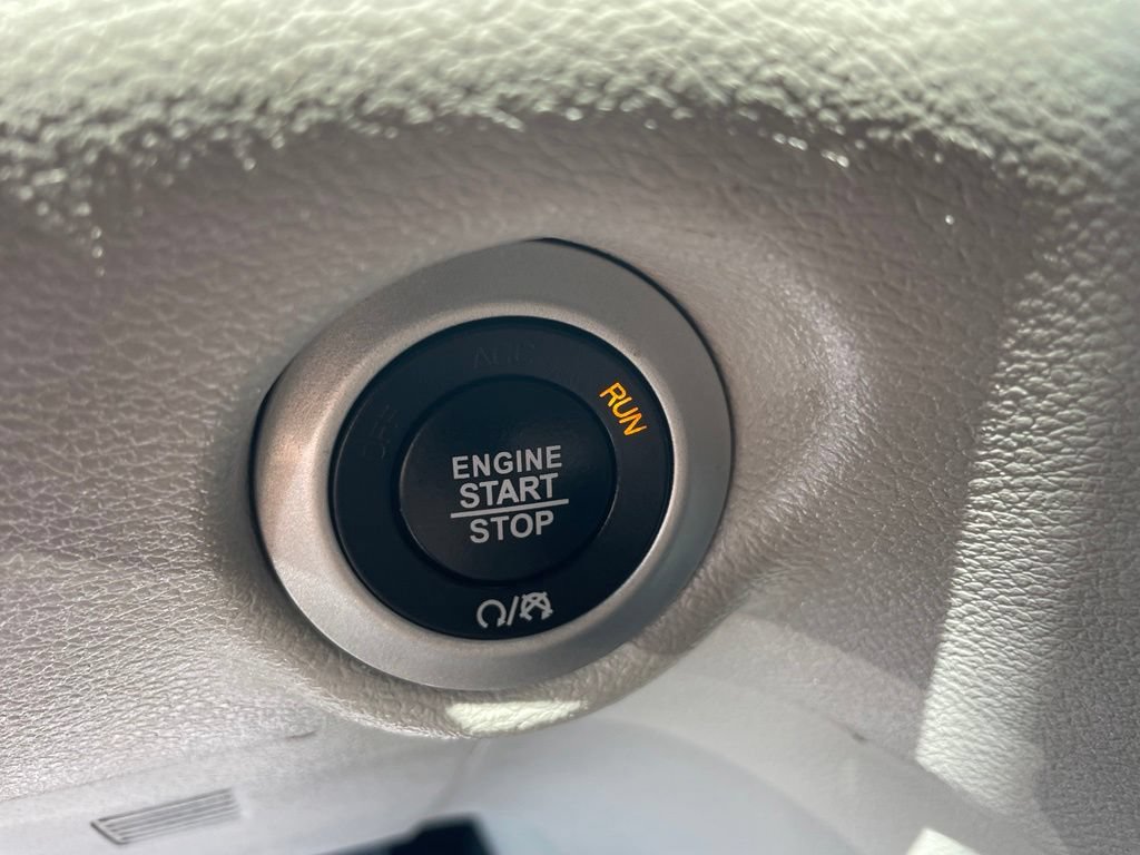 Used 2023 Chrysler Voyager LX FWD image 7