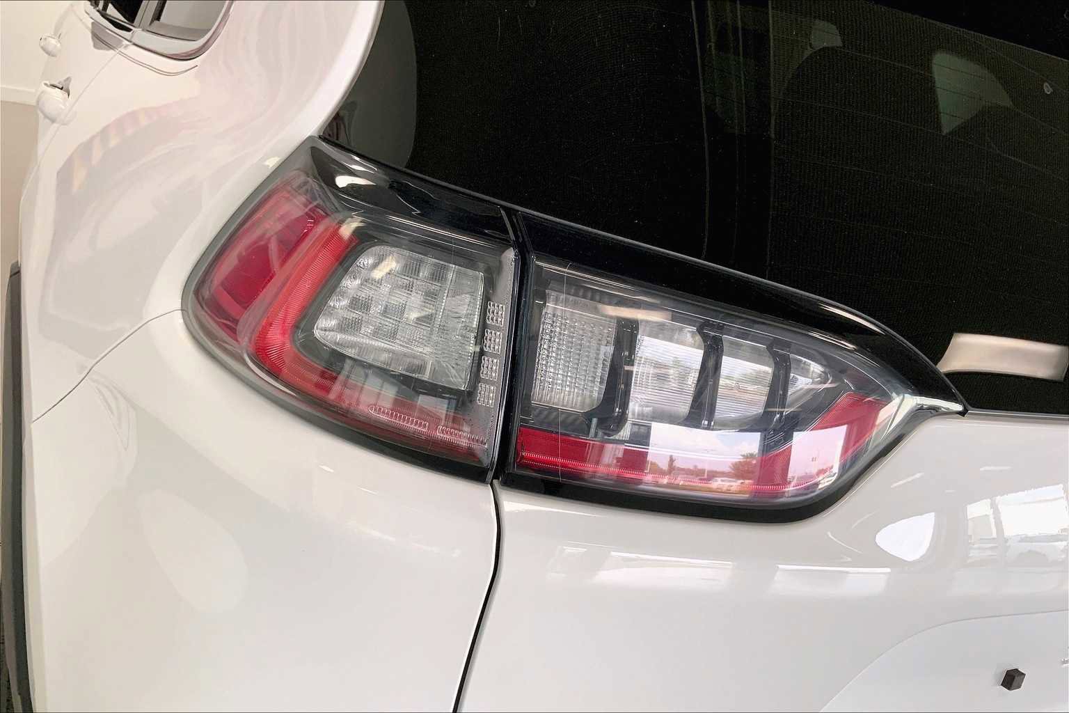 Used 2019 Jeep Cherokee Latitude Plus w/ Cold Weather Group image 29