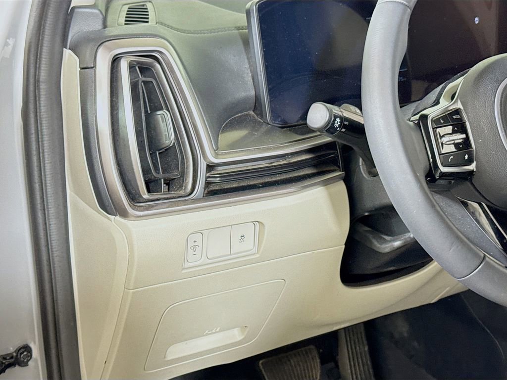 Used 2024 Kia Sorento S w/ Panoramic Sunroof Package image 8