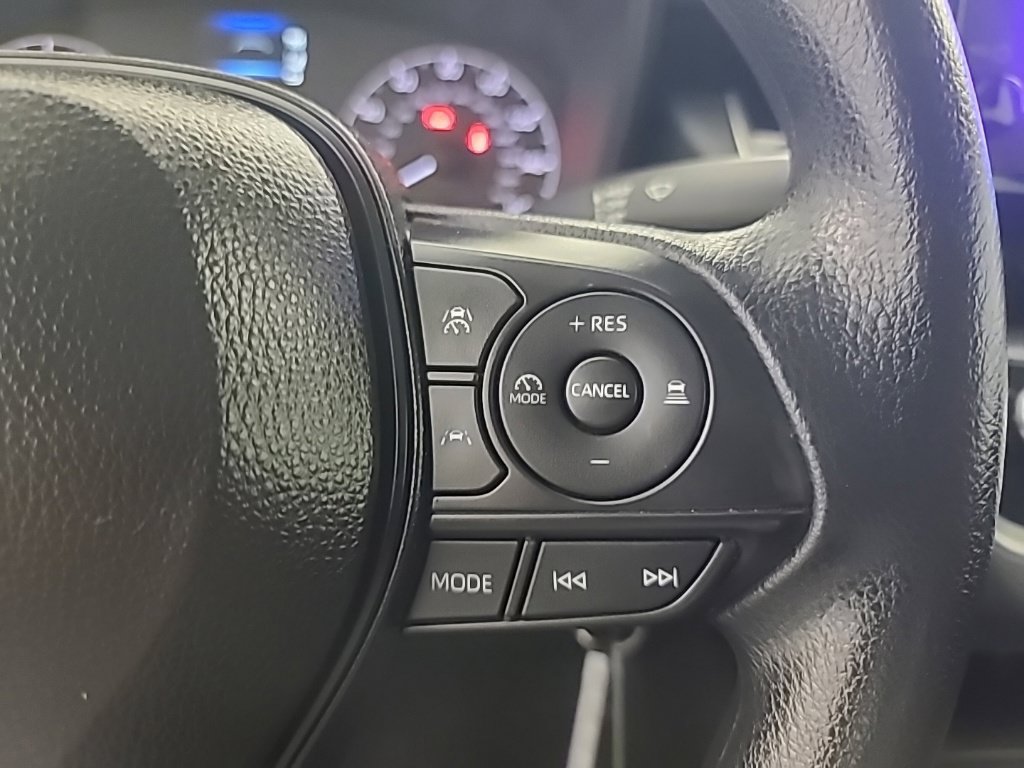 Used 2025 Toyota Corolla LE FWD image 30