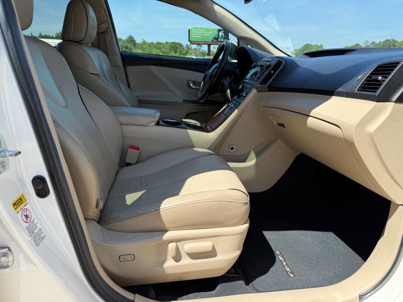 Used 2011 Toyota Venza w/ Comfort Pkg FWD image 22