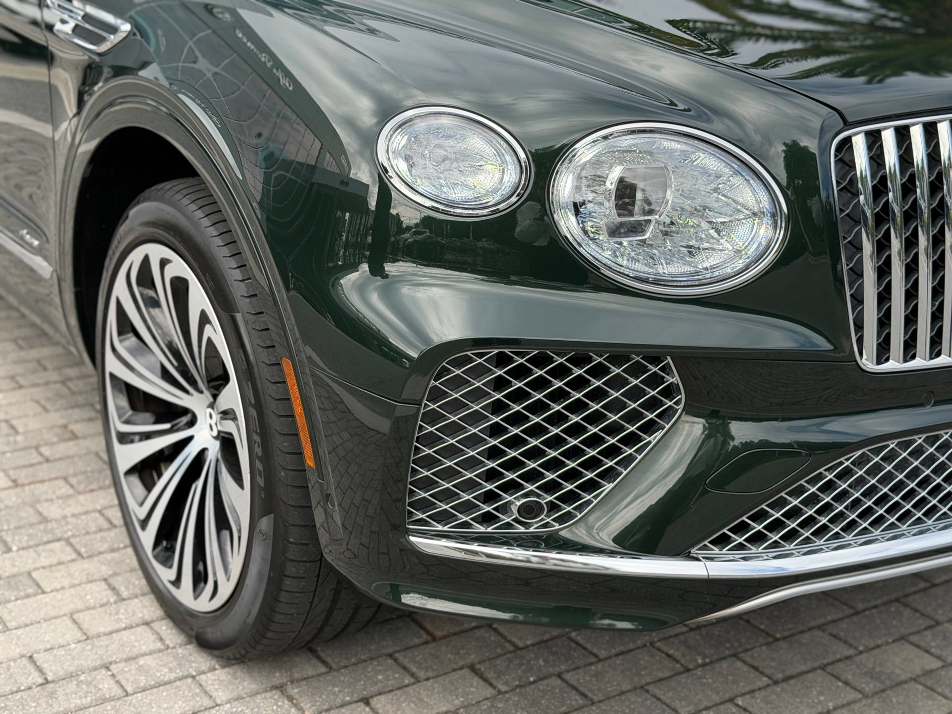 Certified 2024 Bentley Bentayga Extended Wheelbase AWD/4WD image 17