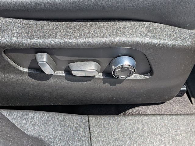 Used 2025 Cadillac XT4 Premium Luxury FWD image 38