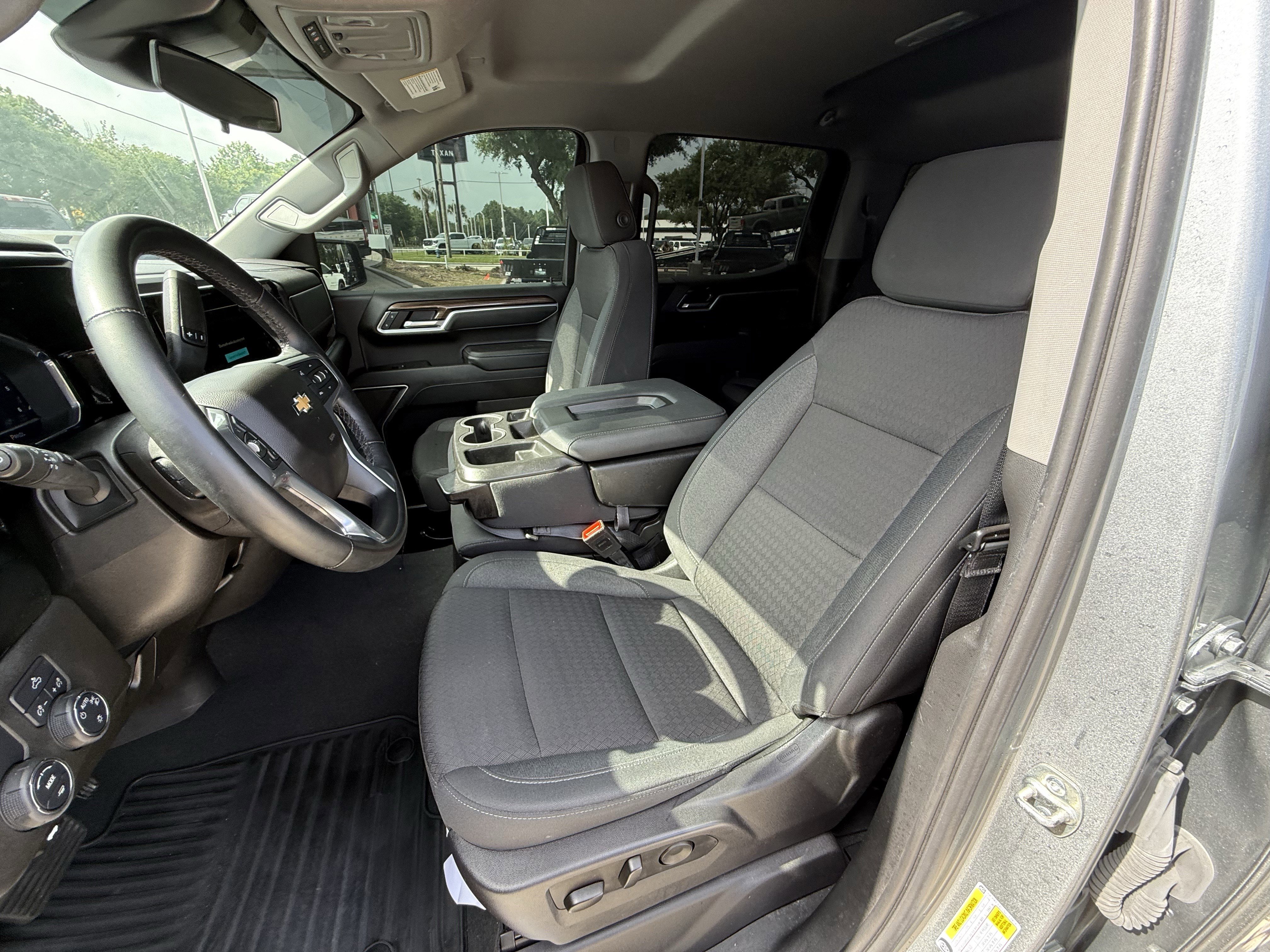 Used 2025 Chevrolet Silverado 1500 LT RWD image 26