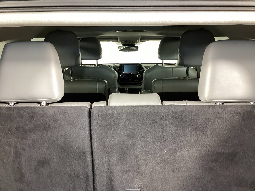 Used 2022 Toyota Highlander XLE AWD/4WD image 13