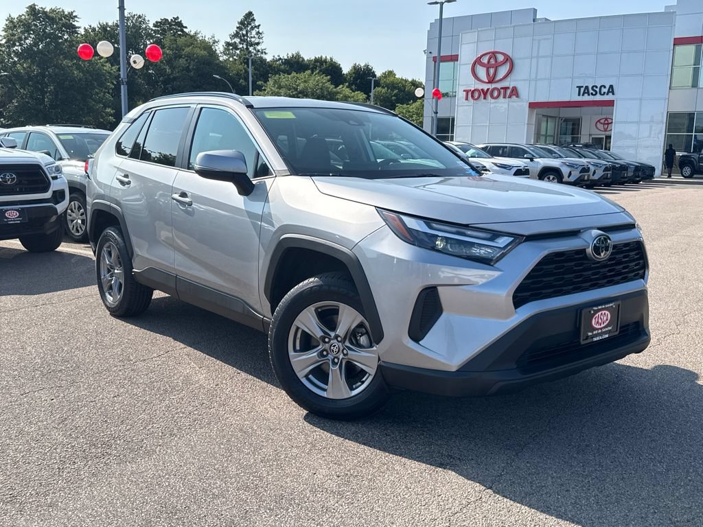 Used 2025 Toyota RAV4 XLE AWD/4WD image 1