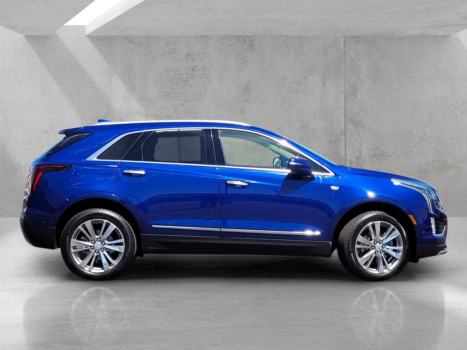 Certified 2023 Cadillac XT5 Premium Luxury w/ Technology Package image 3