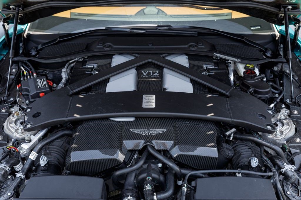 Used 2025 Aston Martin Vanquish RWD image 24
