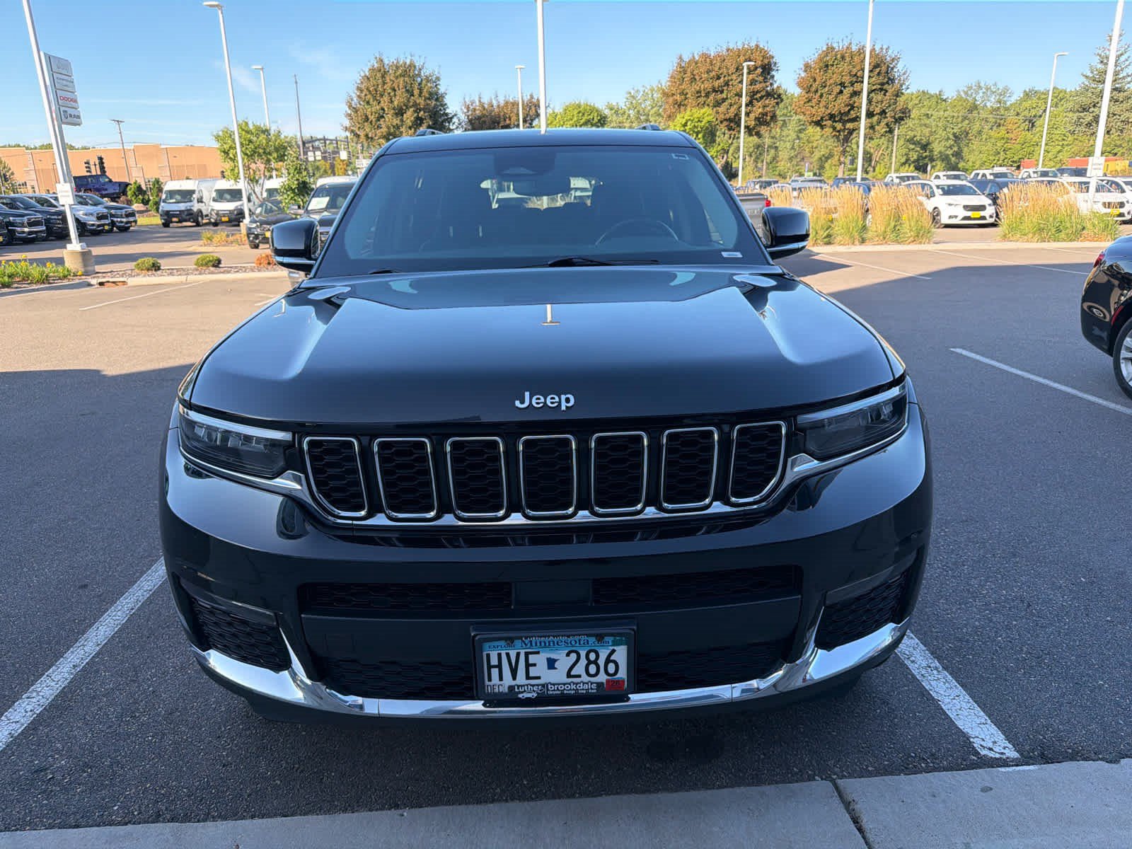Used 2022 Jeep Grand Cherokee L Limited AWD/4WD image 3