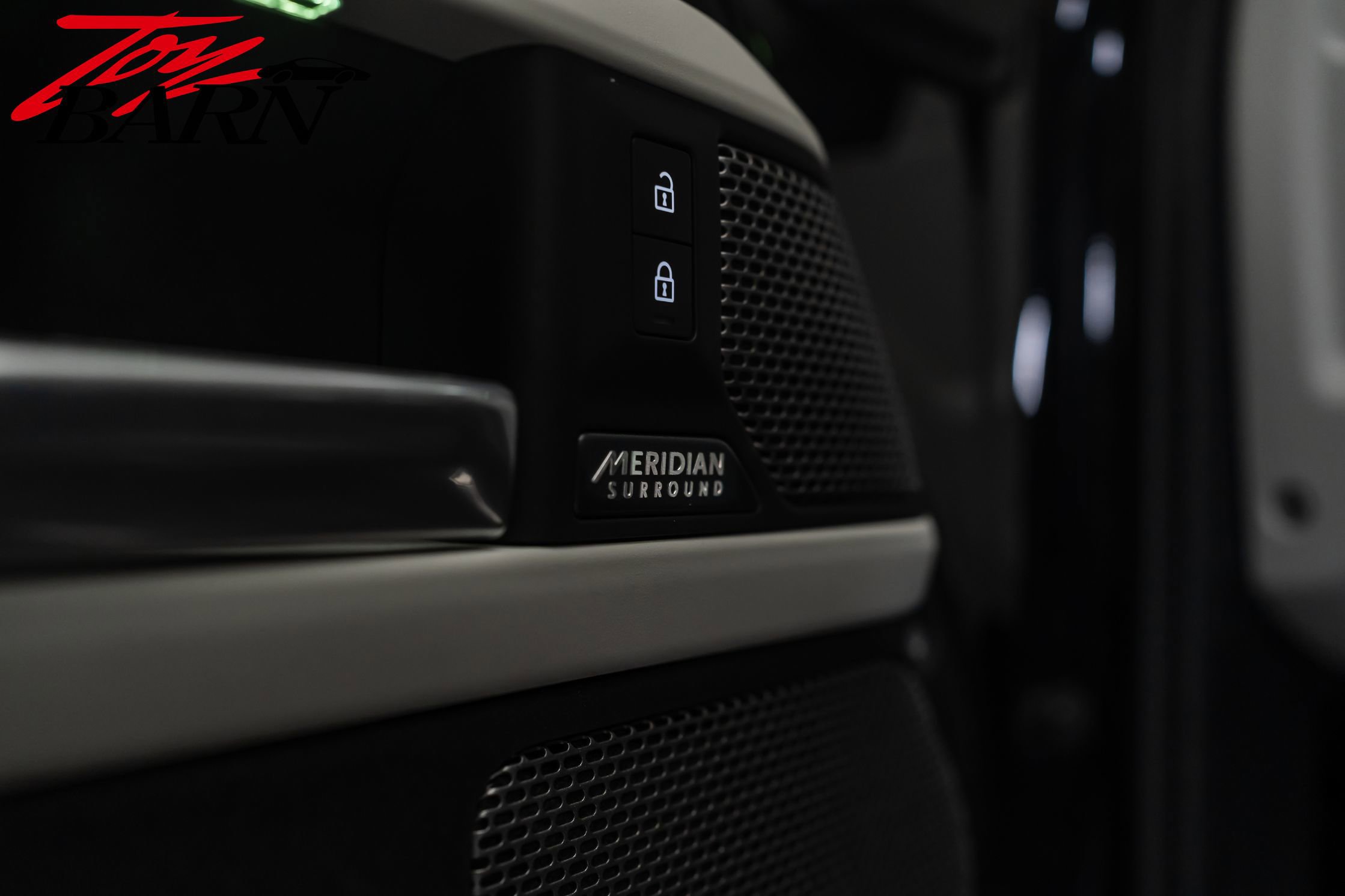 Used 2024 Land Rover Defender 110 SE image 22