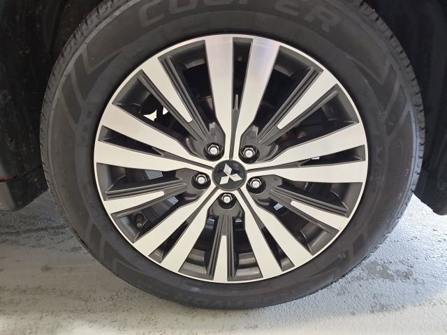 Used 2019 Mitsubishi Outlander AWD image 31