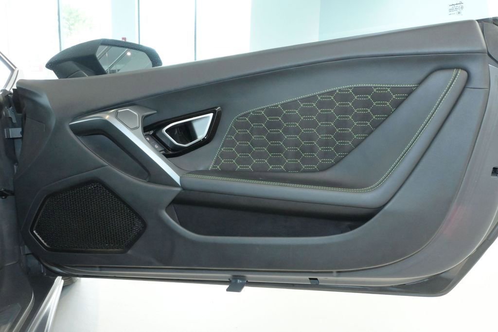 Used 2023 Lamborghini Huracan EVO RWD image 26