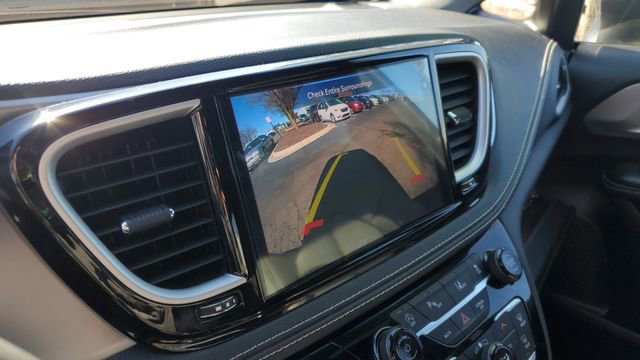 Used 2023 Chrysler Pacifica Touring-L w/ S Appearance Package image 16