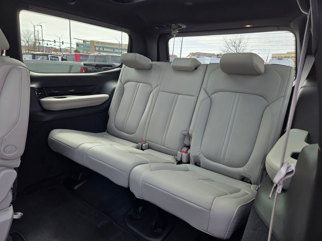 New 2026 Jeep Grand Wagoneer Summit image 30