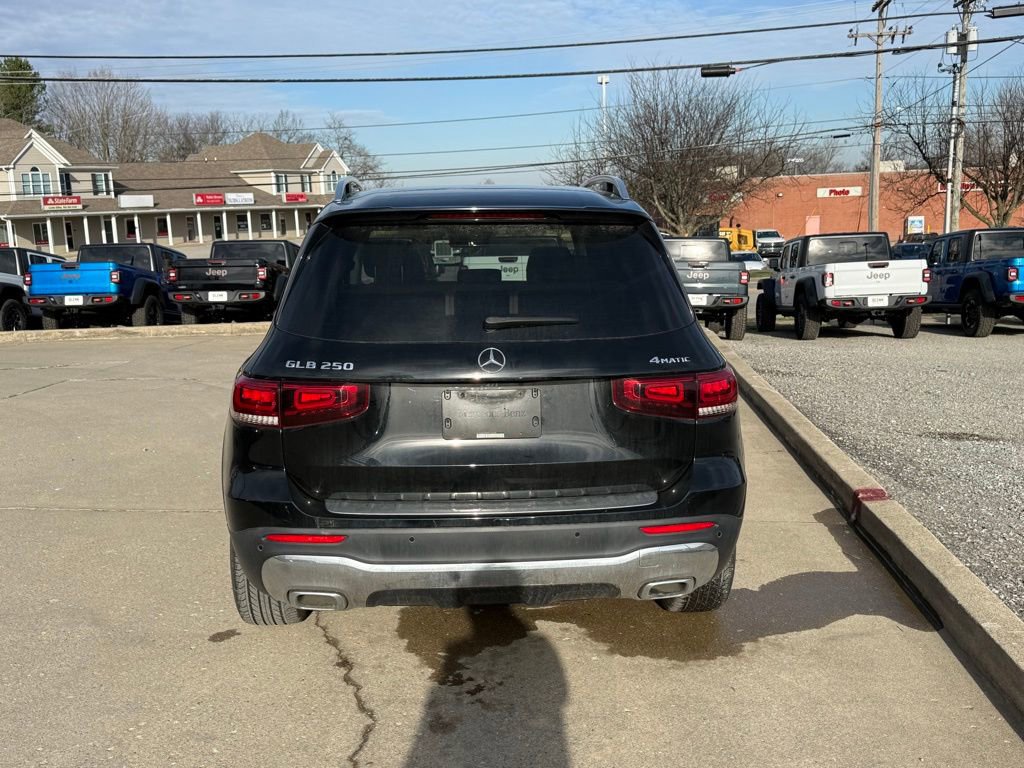 Used 2022 Mercedes-Benz GLB 250 4MATIC image 7