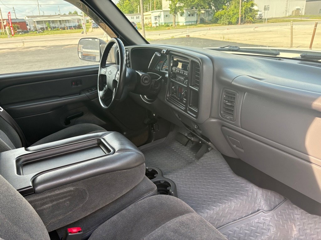 Used 2005 Chevrolet Silverado 2500 LS w/ Heavy-Duty Power Package image 12