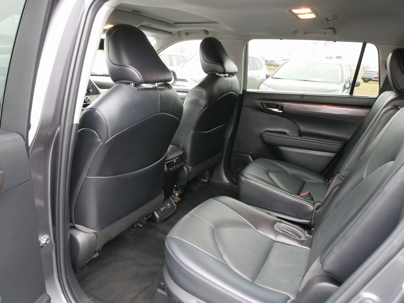 Used 2023 Toyota Highlander Limited image 18