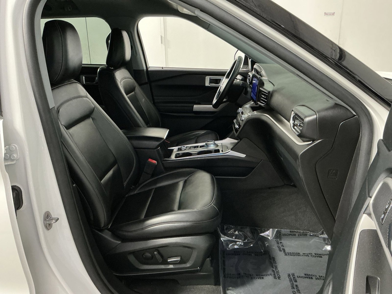 Used 2022 Ford Explorer XLT w/ Equipment Group 202A AWD/4WD image 26