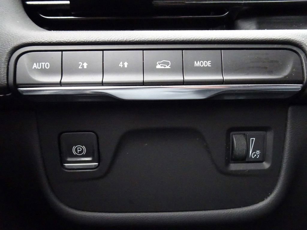 Used 2022 Cadillac Escalade ESV Premium Luxury w/ LPO, Radiant Package image 24