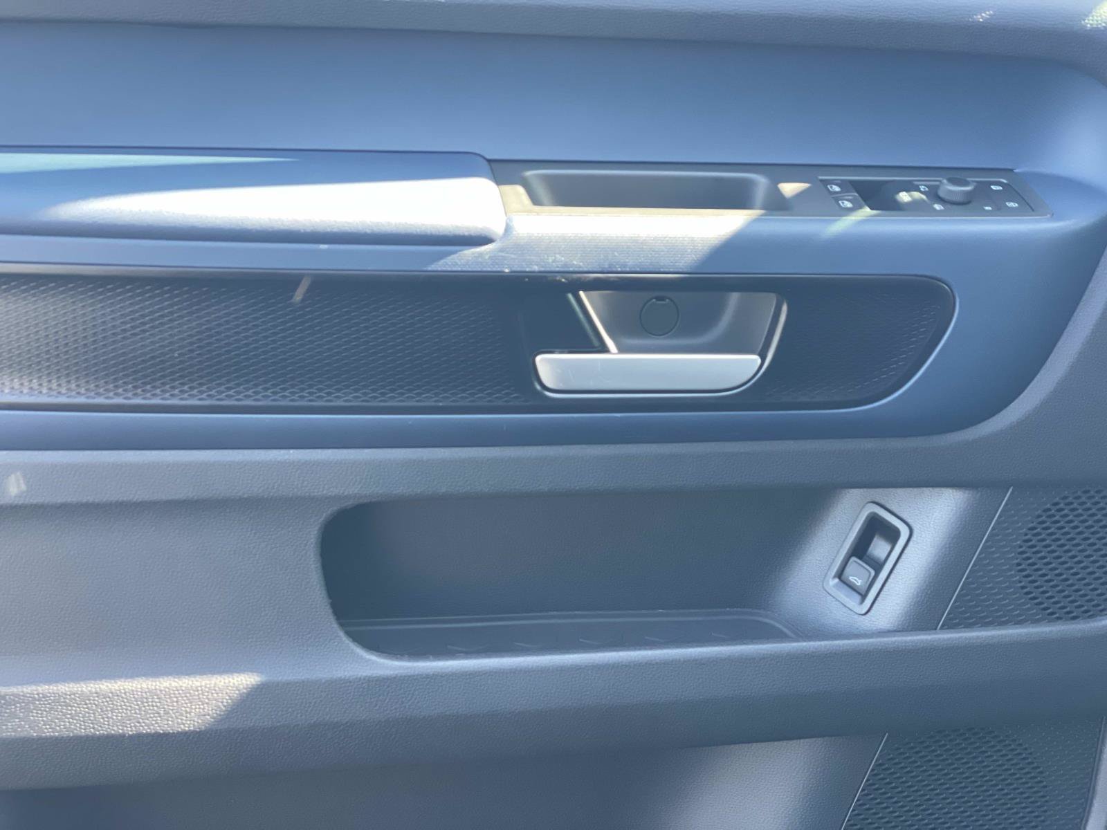 Certified 2025 Volkswagen ID. Buzz Pro S RWD image 20