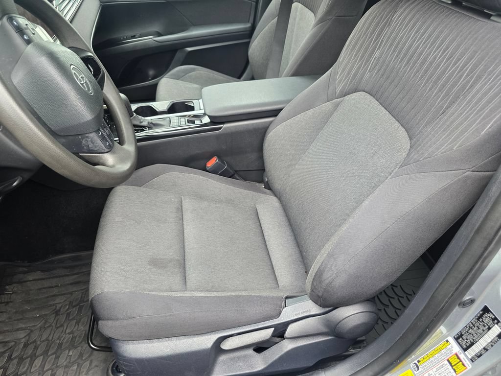 Used 2025 Toyota Camry LE FWD image 15