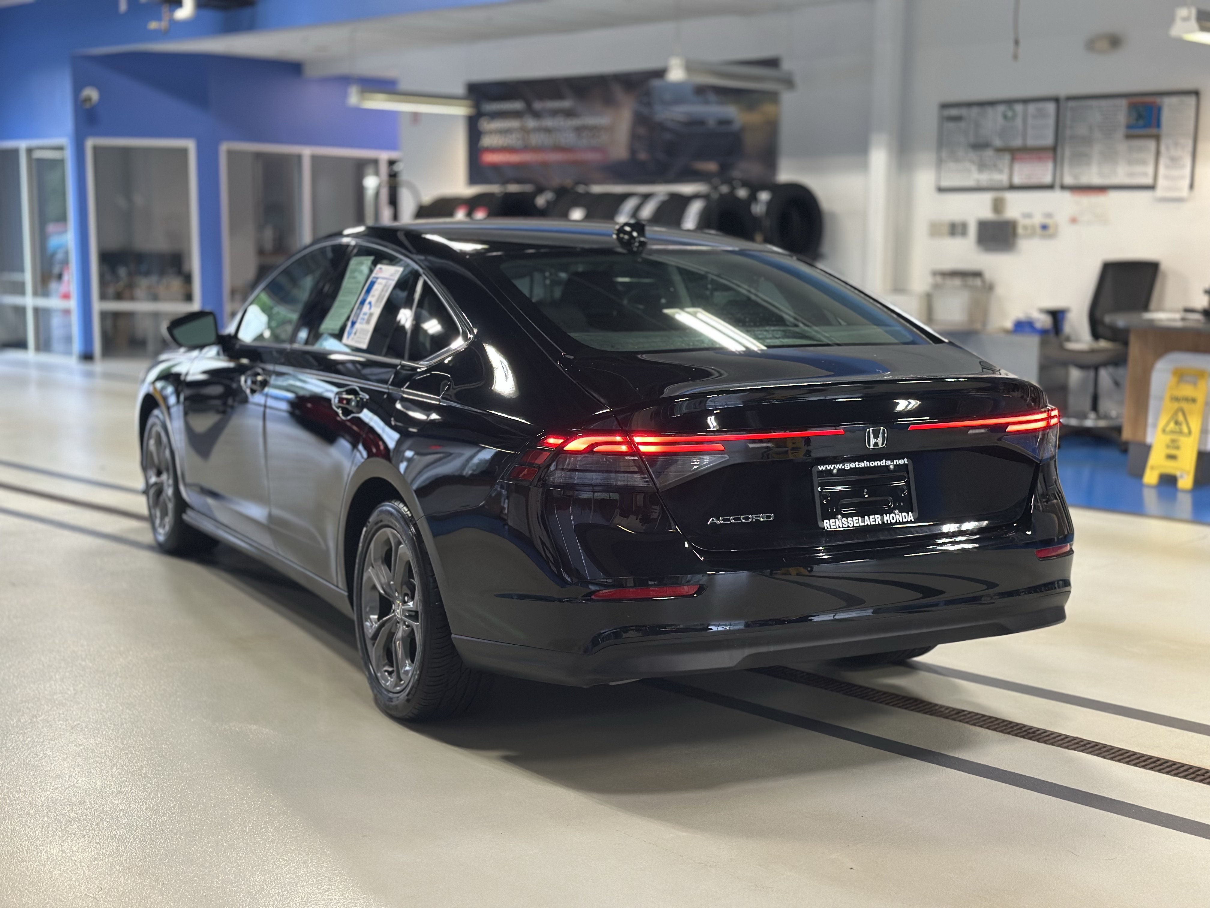 Used 2023 Honda Accord EX image 6