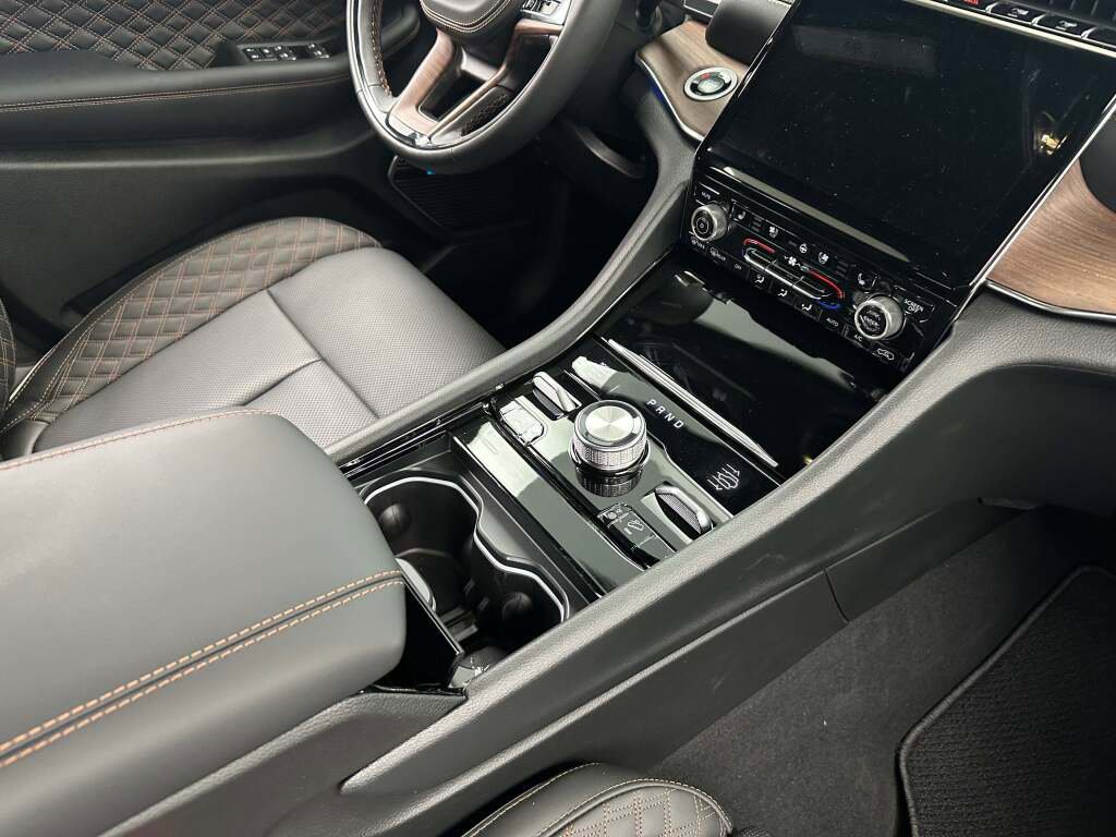 New 2025 Jeep Grand Cherokee Summit w/ Luxury Tech Group V image 20