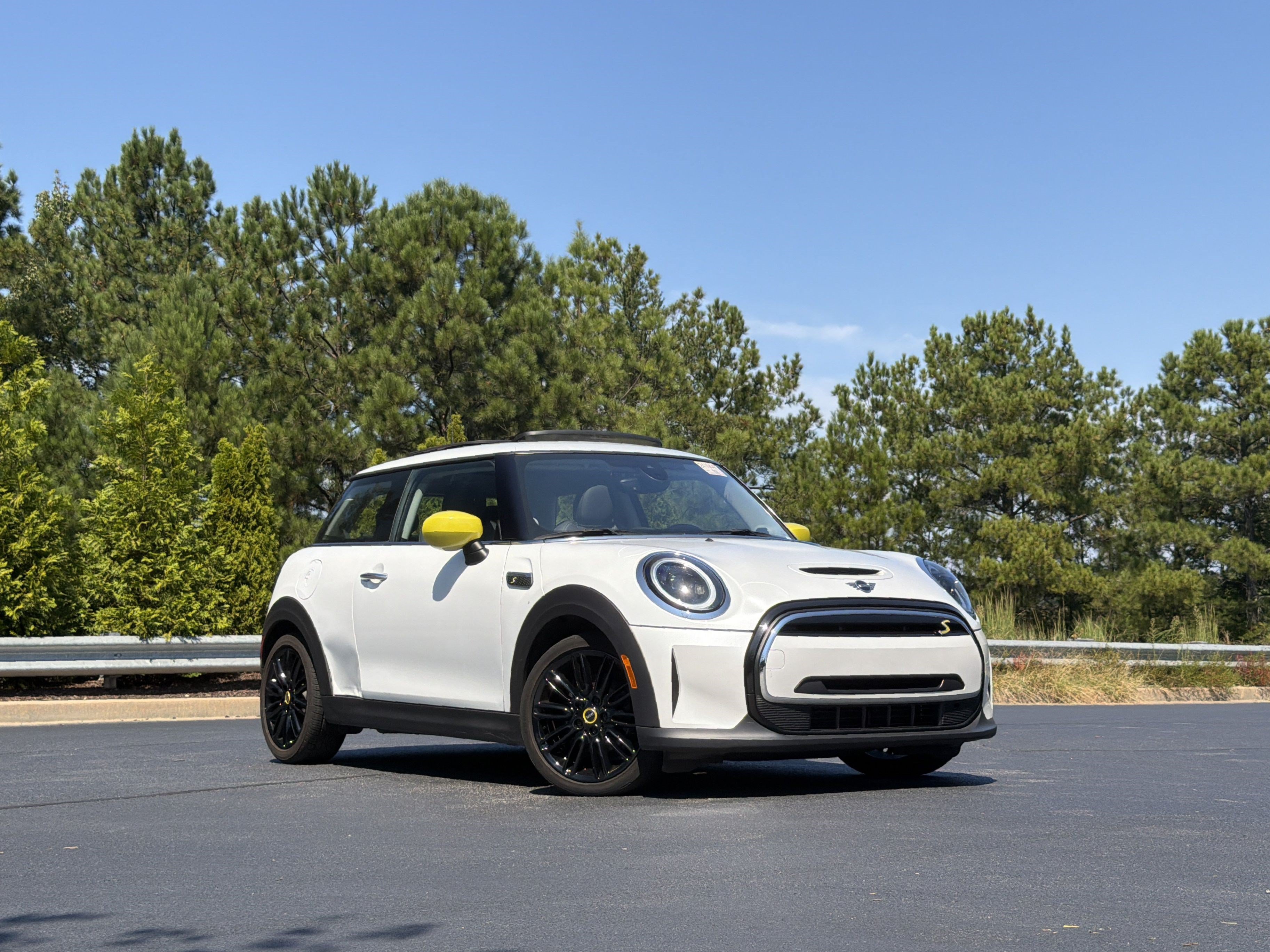 Used 2024 MINI Cooper SE FWD image 2