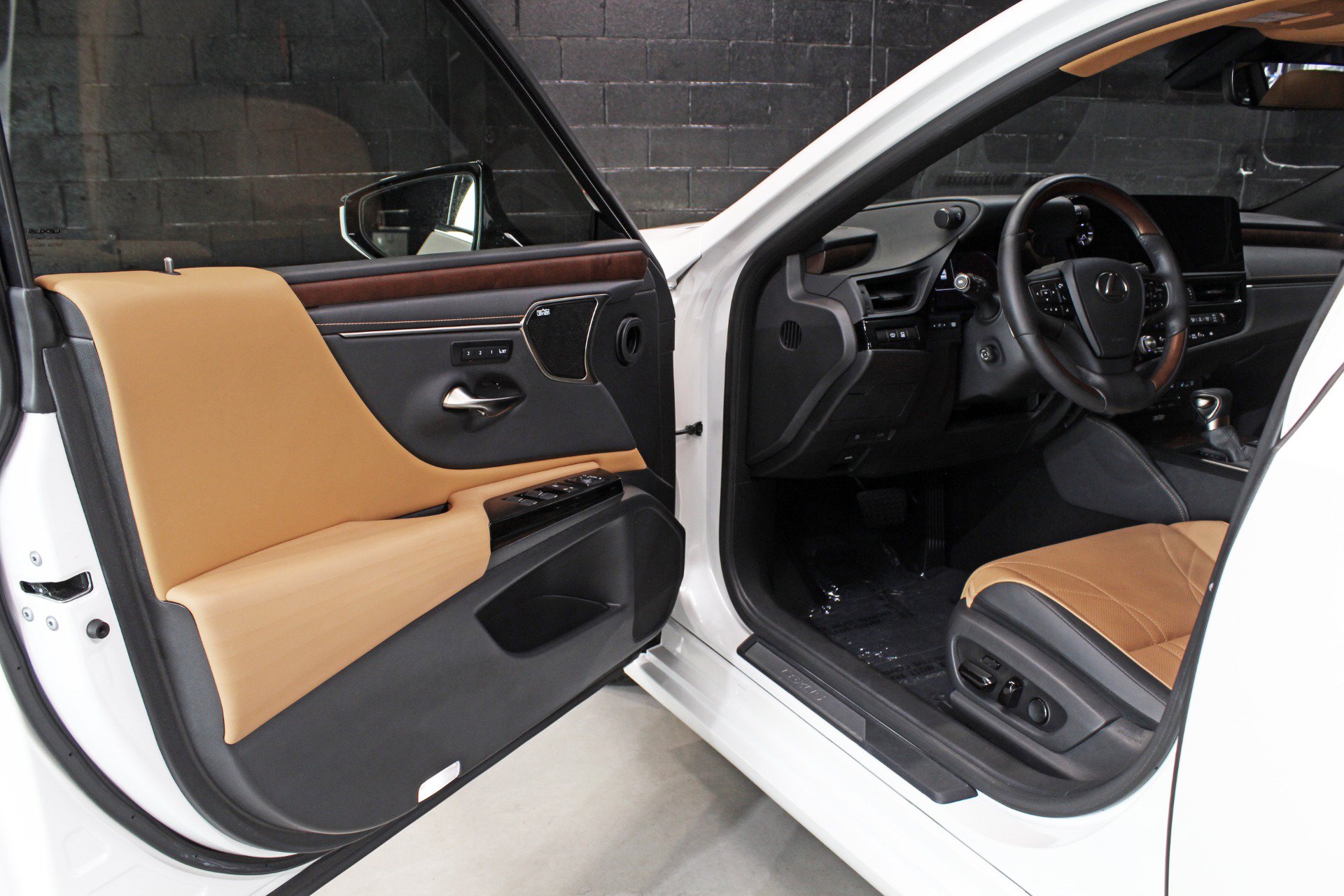 Used 2022 Lexus ES 300h Ultra Luxury w/ Accessory Package 2 FWD image 25