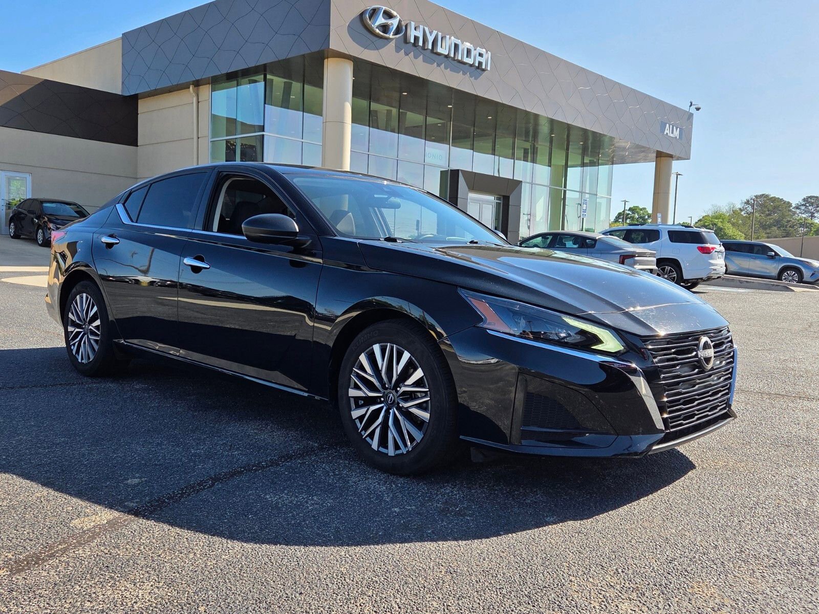 Used 2025 Nissan Altima 2.5 SV image 1