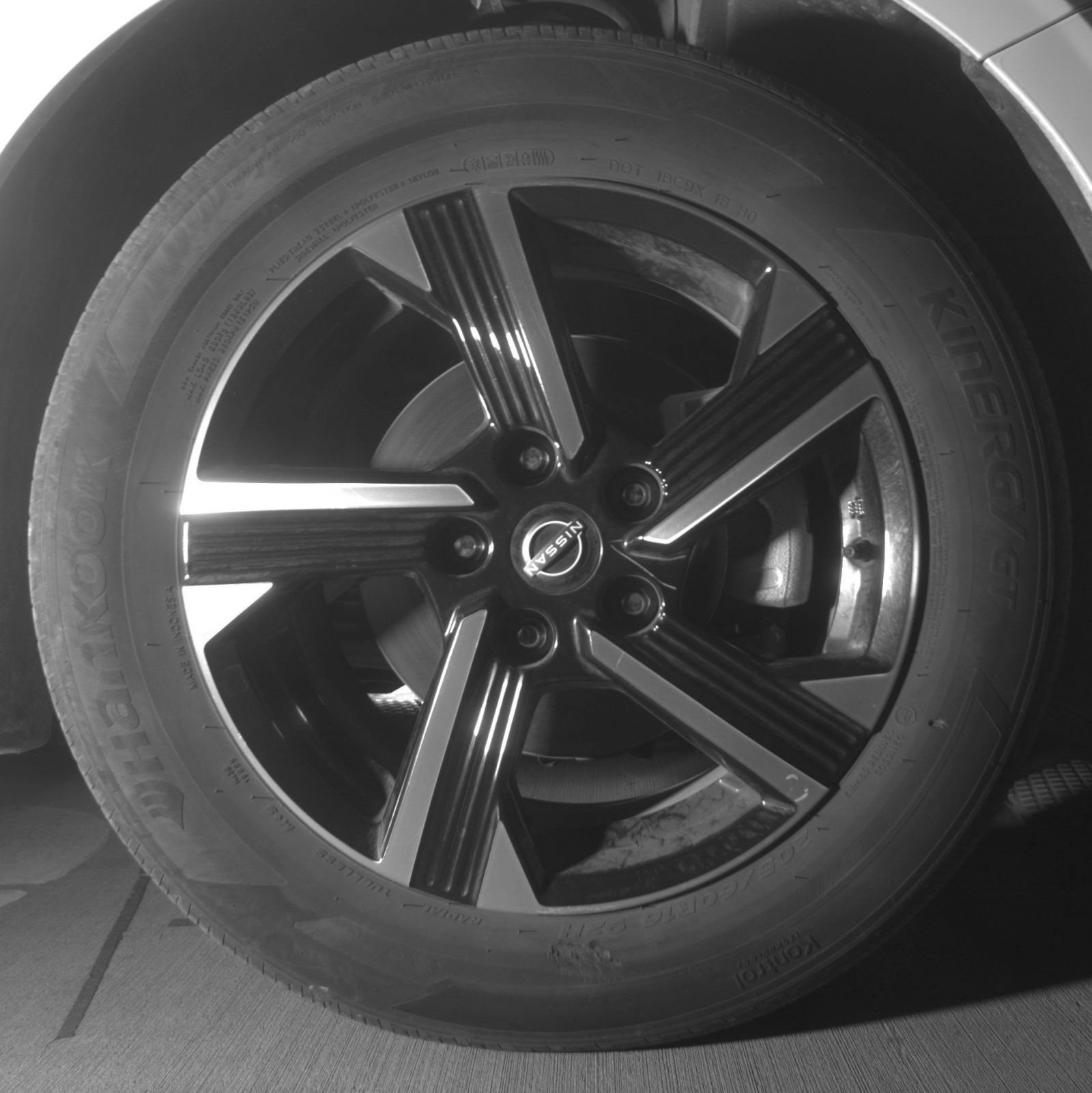 Used 2025 Nissan Sentra SV FWD image 16