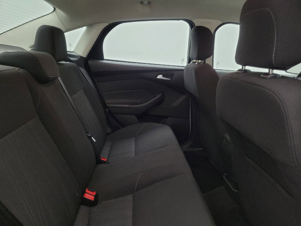 Used 2018 Ford Focus SE w/ SE Appearance Package FWD image 19