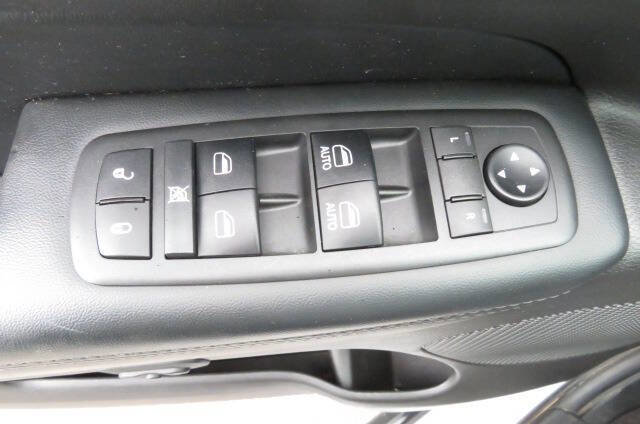 Used 2019 Jeep Grand Cherokee Limited AWD/4WD image 18