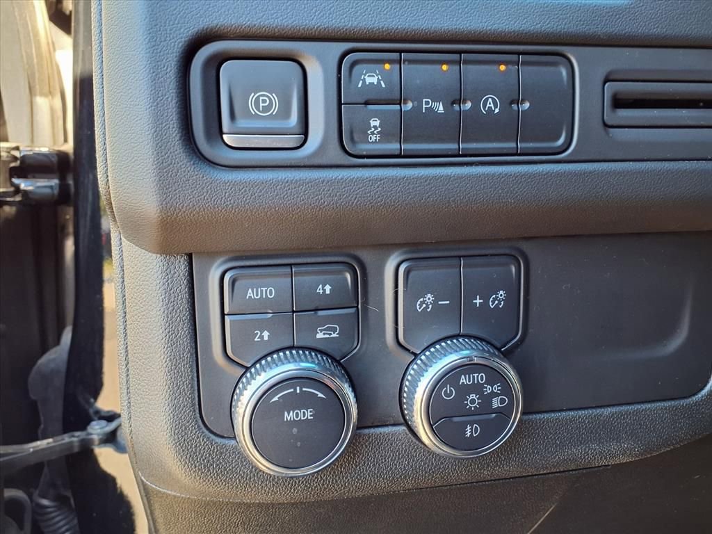 Used 2024 GMC Yukon XL SLE image 27