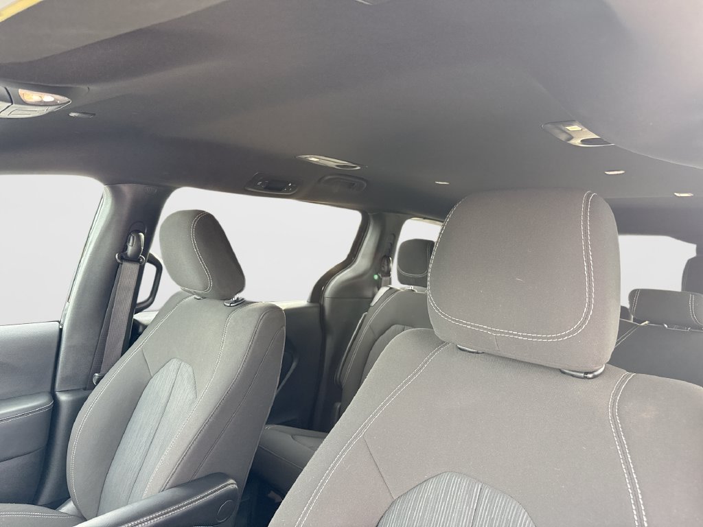 Used 2024 Chrysler Pacifica Touring FWD image 29