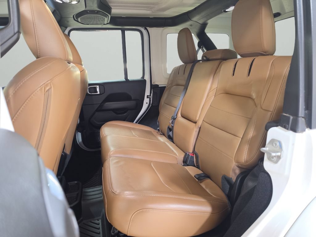 Used 2023 Jeep Wrangler Unlimited Sahara AWD/4WD image 17