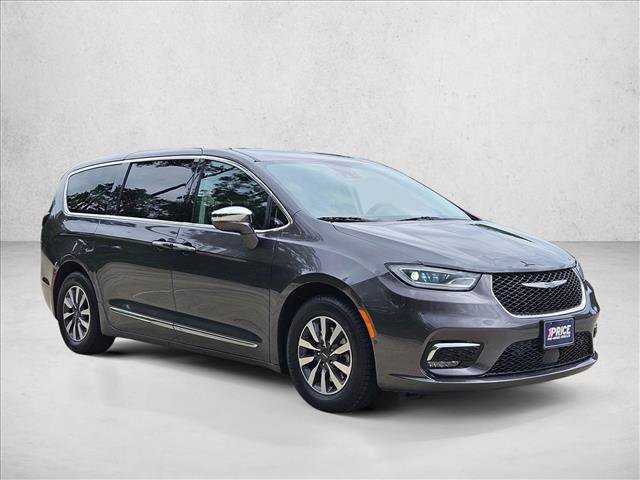 Used 2022 Chrysler Pacifica Limited w/ Uconnect Theater Family Group FWD image 3