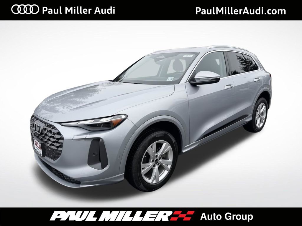 Used 2025 Audi Q5 Premium w/ Convenience Package