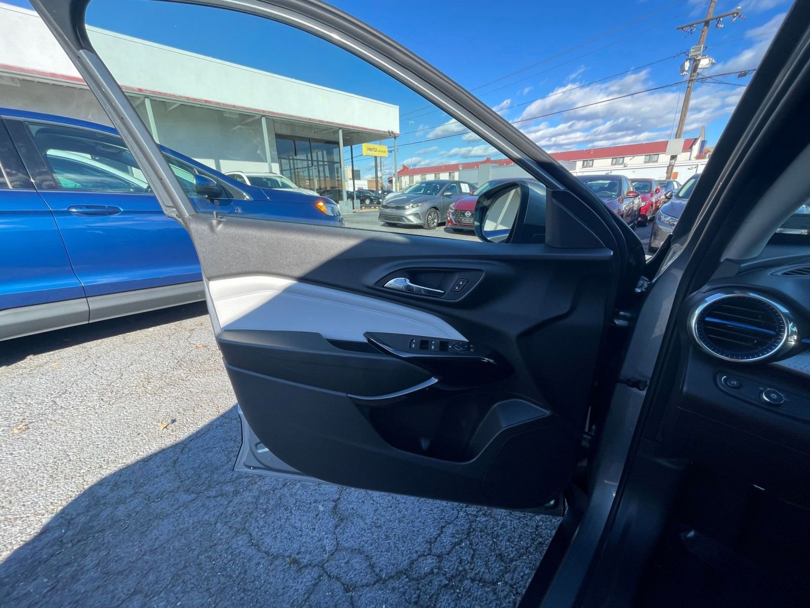 Used 2025 Chevrolet Trax LT image 20