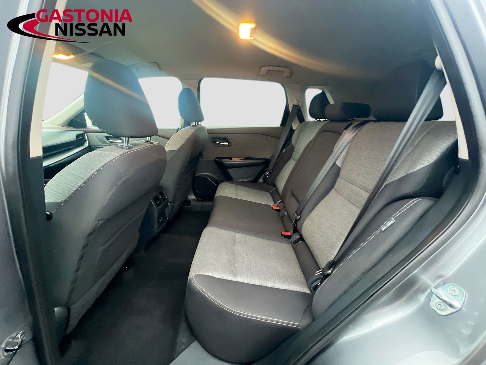 Used 2023 Nissan Rogue SL w/ SL Premium Package image 31