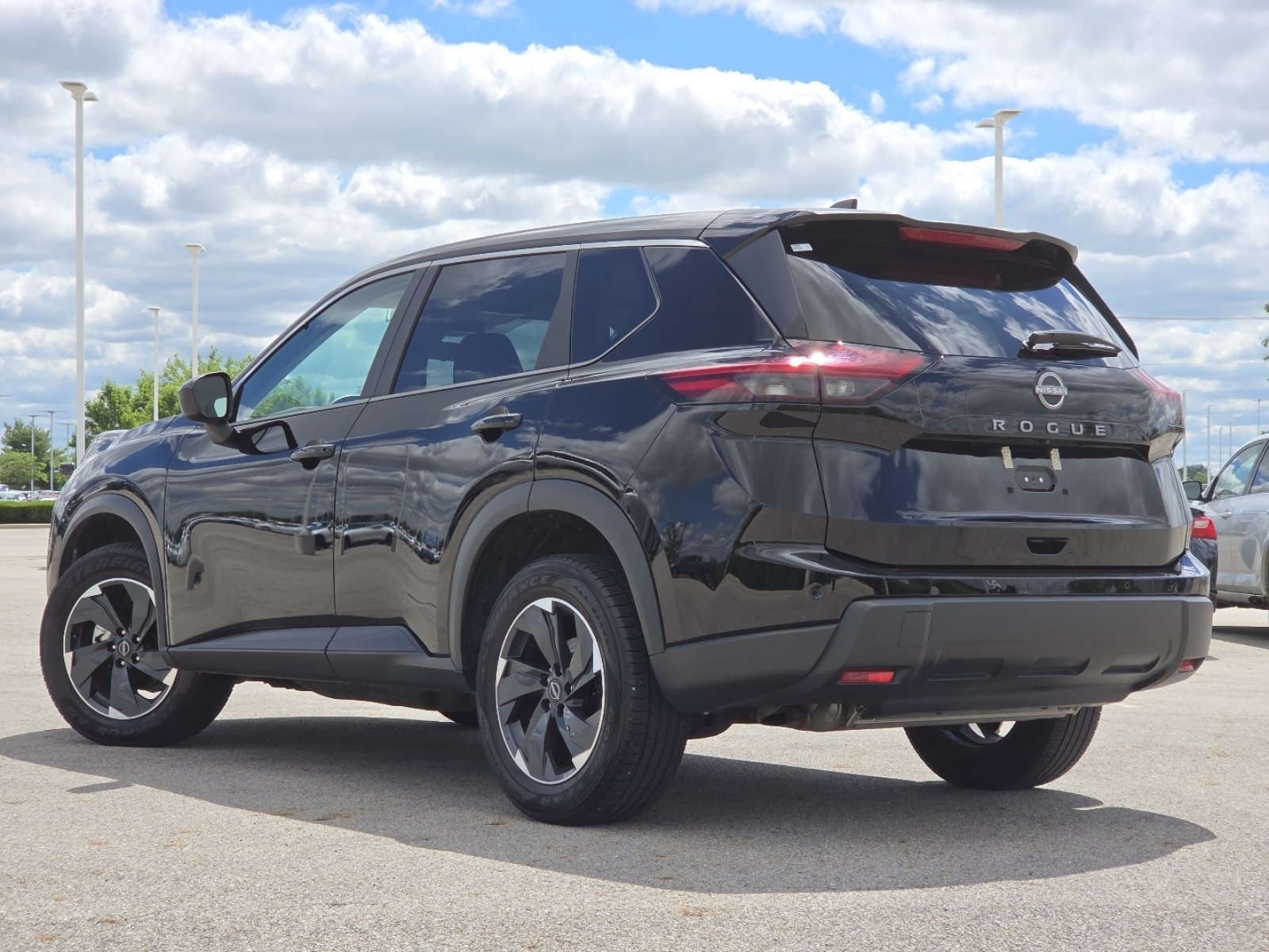 Used 2025 Nissan Rogue SV FWD image 14