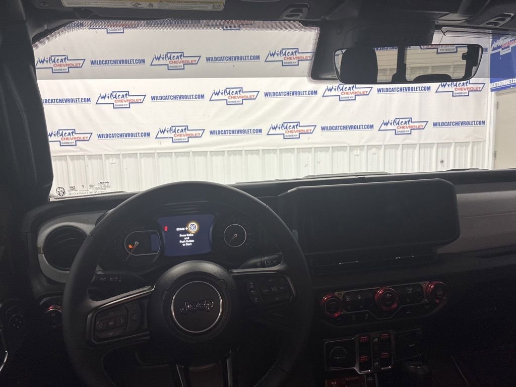 Used 2025 Jeep Gladiator Sport AWD/4WD image 2