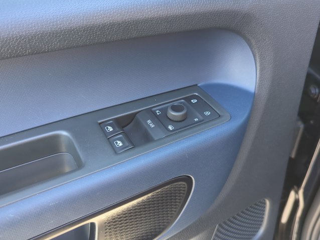 Used 2025 Volkswagen ID. Buzz Pro S RWD image 11