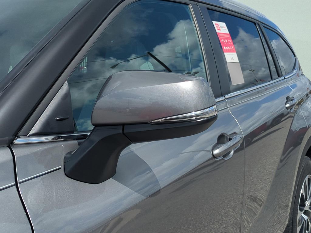 New 2026 Toyota Highlander XLE image 11