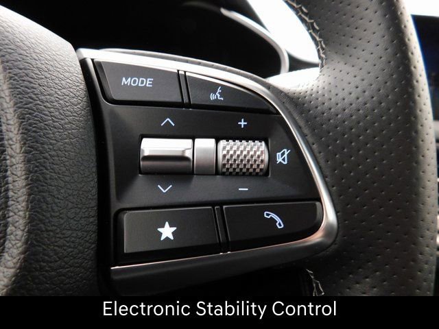 Used 2026 Genesis G70 2.5T image 36