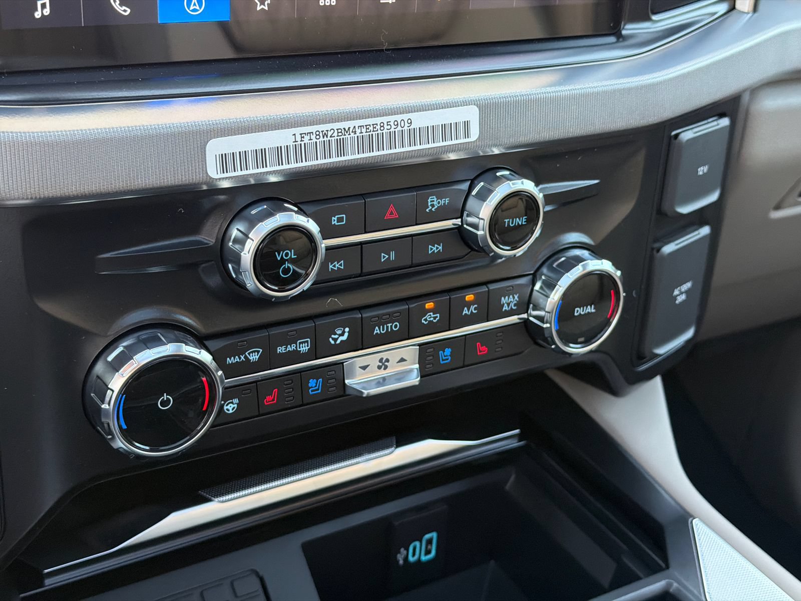 New 2026 Ford F250 Platinum w/ Platinum Plus Package AWD/4WD image 29
